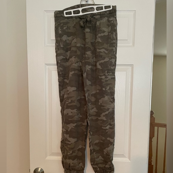American Eagle soft camo joggers, size small-long - Picture 3 of 3